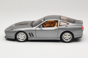 Ferrari 550 Maranello 25 Jahre Ferrari Model Club Stříbrný 2. Verze Bburago 1:18 3064-S1 Kov – obrázek 4 z 8