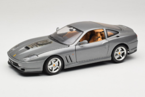 Ferrari 550 Maranello 25 Jahre Ferrari Model Club Stříbrný 2. Verze Bburago 1:18 3064-S1 Kov
