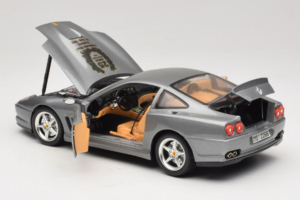 Ferrari 550 Maranello 25 Jahre Ferrari Model Club Stříbrný 2. Verze Bburago 1:18 3064-S1 Kov – obrázek 5 z 8