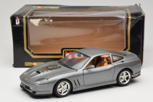 Ferrari 550 Maranello 25 Jahre Ferrari Model Club Stříbrný 2. Verze Bburago 1:18 3064-S1 Kov – obrázek 8 z 8