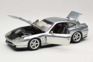 Ferrari 550 Maranello Chrome Silver Hot Wheels 1:18 25740 Kov – obrázek 2 z 8