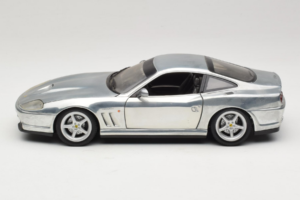 Ferrari 550 Maranello Chrome Silver Hot Wheels 1:18 25740 Kov – obrázek 4 z 8