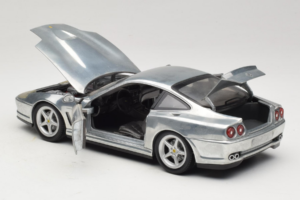 Ferrari 550 Maranello Chrome Silver Hot Wheels 1:18 25740 Kov – obrázek 5 z 8