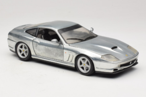 Ferrari 550 Maranello Chrome Silver Hot Wheels 1:18 25740 Kov – obrázek 6 z 8