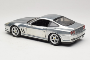 Ferrari 550 Maranello Chrome Silver Hot Wheels 1:18 25740 Kov – obrázek 7 z 8