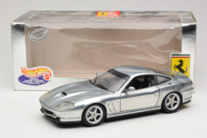 Ferrari 550 Maranello Chrome Silver Hot Wheels 1:18 25740 Kov – obrázek 8 z 8