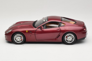 Ferrari 599 GTB Fiorano Tmavě Červený Hot Wheels 1:18 M1200 Kov – obrázek 4 z 8