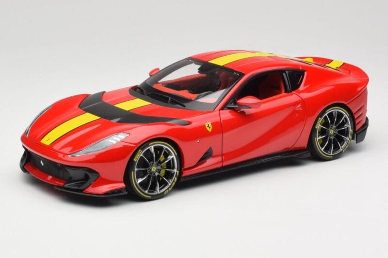 Ferrari 812 Competizione Rosso Corsa Se Žlutými Pruhy Bburago 1:18 18-16915 Kov