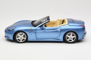 Ferrari California Světle Modrý Hot Wheels 1:18 N2043 Kov – obrázek 4 z 8