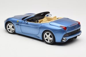 Ferrari California Světle Modrý Hot Wheels 1:18 N2043 Kov – obrázek 7 z 8