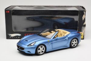 Ferrari California Světle Modrý Hot Wheels 1:18 N2043 Kov – obrázek 8 z 8