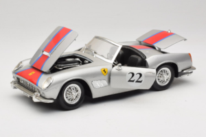 Ferrari California #22 Stříbrný Červený Pruh 1966 Tonka 1:18 01109-S2 Kov – obrázek 2 z 8