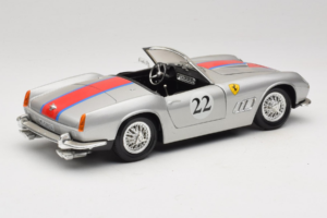 Ferrari California #22 Stříbrný Červený Pruh 1966 Tonka 1:18 01109-S2 Kov – obrázek 3 z 8