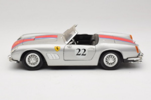 Ferrari California #22 Stříbrný Červený Pruh 1966 Tonka 1:18 01109-S2 Kov – obrázek 4 z 8
