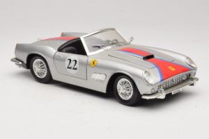 Ferrari California #22 Stříbrný Červený Pruh 1966 Tonka 1:18 01109-S2 Kov – obrázek 6 z 8