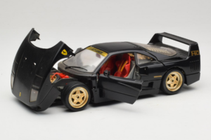 Ferrari F40 Černý se Zlatými Koly Bburago 1:18 3032-B2 Kov – obrázek 2 z 8