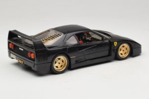 Ferrari F40 Černý se Zlatými Koly Bburago 1:18 3032-B2 Kov – obrázek 3 z 8
