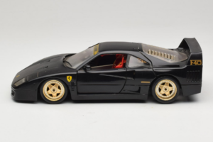 Ferrari F40 Černý se Zlatými Koly Bburago 1:18 3032-B2 Kov – obrázek 4 z 8