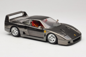 Ferrari F40 Chrome Black Bburago 1:18 3401-B1 Kov – obrázek 6 z 8