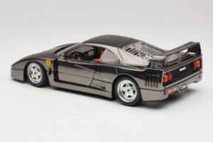 Ferrari F40 Chrome Black Bburago 1:18 3401-B1 Kov – obrázek 7 z 8