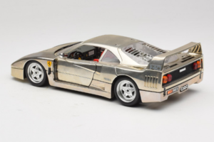 Ferrari F40 Chrome Silver Bburago 1:18 3401 Kov – obrázek 7 z 8