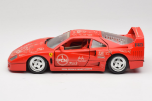Ferrari F40 Evoluzione FC Nürnberg Special Edition Červený Bburago 1:18 3042-FCN Kov – obrázek 4 z 8