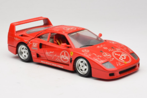 Ferrari F40 Evoluzione FC Nürnberg Special Edition Červený Bburago 1:18 3042-FCN Kov – obrázek 6 z 8