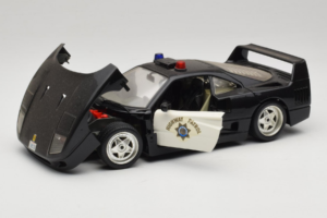 Ferrari F40 Highway Patrol Černý Bílý Bburago 1:18 3022-H1 Kov – obrázek 2 z 8