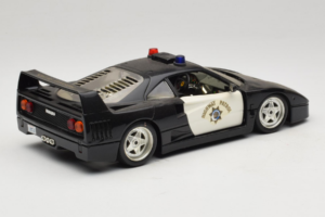 Ferrari F40 Highway Patrol Černý Bílý Bburago 1:18 3022-H1 Kov – obrázek 3 z 8