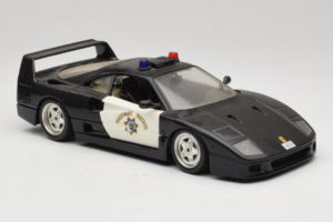 Ferrari F40 Highway Patrol Černý Bílý Bburago 1:18 3022-H1 Kov – obrázek 6 z 8