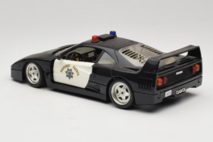 Ferrari F40 Highway Patrol Černý Bílý Bburago 1:18 3022-H1 Kov – obrázek 7 z 8