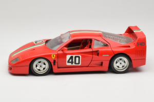 Ferrari F40 #40 Červený s Italskou Vlajkou Bburago 1:18 3032-P1 Kov – obrázek 4 z 8