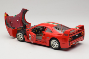 Ferrari F40 #40 Červený s Italskou Vlajkou Bburago 1:18 3032-P1 Kov – obrázek 5 z 8