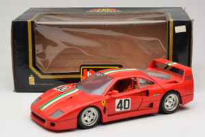 Ferrari F40 #40 Červený s Italskou Vlajkou Bburago 1:18 3032-P1 Kov – obrázek 8 z 8