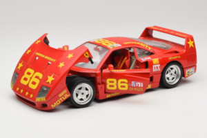 Ferrari F40 LM #86 Ch. Pozzi IMSA 24 Hours of Le Mans 1985 Červený Bburago 1:18 3332-P6 Kov – obrázek 2 z 8