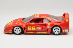 Ferrari F40 LM #86 Ch. Pozzi IMSA 24 Hours of Le Mans 1985 Červený Bburago 1:18 3332-P6 Kov – obrázek 4 z 8
