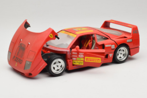 Ferrari F40 Pirelli BBS Červený Bburago 1:18 3032-P4 Kov – obrázek 2 z 8
