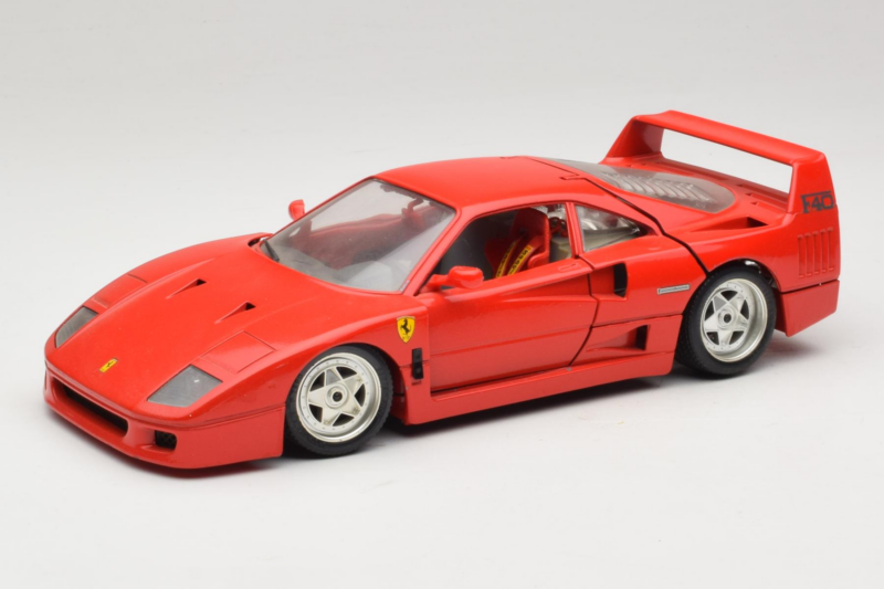 Ferrari F40 Červený Diamond Edition Bburago 1:18 3022-P1 Kov