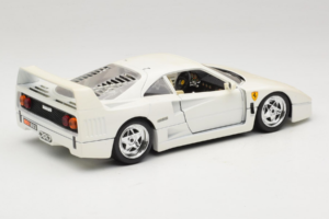Ferrari F40 Bílý Bburago 1:18 3332-W4 Kov – obrázek 3 z 8