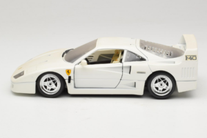 Ferrari F40 Bílý Bburago 1:18 3332-W4 Kov – obrázek 4 z 8