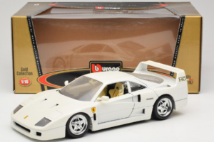 Ferrari F40 Bílý Bburago 1:18 3332-W4 Kov – obrázek 8 z 8