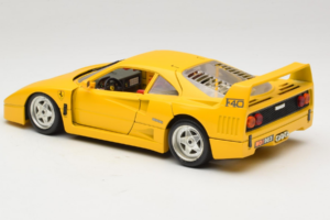 Ferrari F40 Žlutý Bburago 1:18 3032-Y1 Kov – obrázek 7 z 8