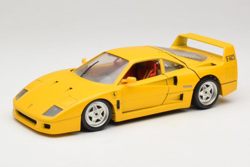 Ferrari F40 Žlutý Bburago 1:18 3032-Y1 Kov