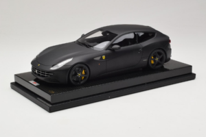 Ferrari FF Matte Black MR Collection 1:18 FERR04CAL Pryskyřice – obrázek 2 z 7