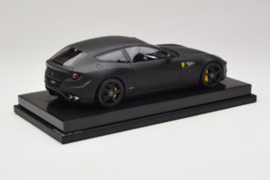 Ferrari FF Matte Black MR Collection 1:18 FERR04CAL Pryskyřice – obrázek 3 z 7