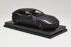 Ferrari FF Matte Black MR Collection 1:18 FERR04CAL Pryskyřice – obrázek 4 z 7
