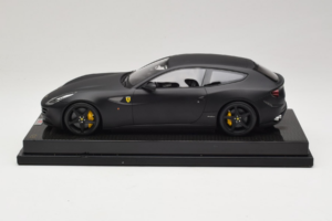 Ferrari FF Matte Black MR Collection 1:18 FERR04CAL Pryskyřice
