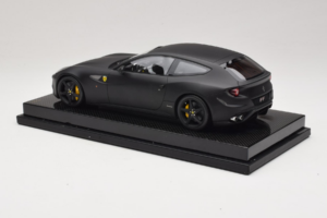 Ferrari FF Matte Black MR Collection 1:18 FERR04CAL Pryskyřice – obrázek 5 z 7