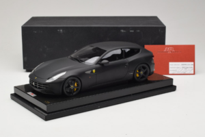 Ferrari FF Matte Black MR Collection 1:18 FERR04CAL Pryskyřice – obrázek 7 z 7