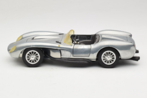 Ferrari Testa Rossa Chrome Silver Hot Wheels 1:18 25737 Kov – obrázek 4 z 8